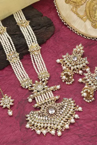White color long kundan necklace set