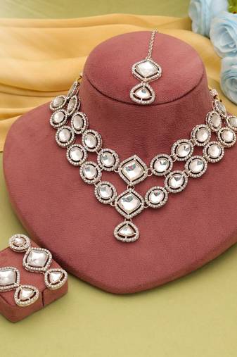 White color kundan necklace set