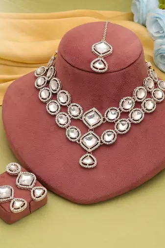 White color kundan necklace set