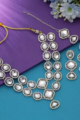 White color kundan necklace set