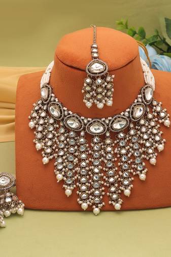 White color kundan necklace set