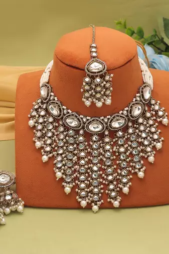 White color kundan necklace set