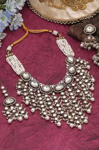 White color kundan necklace set