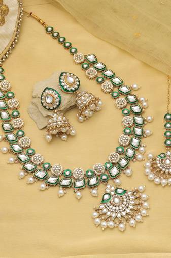 White color kundan necklace set