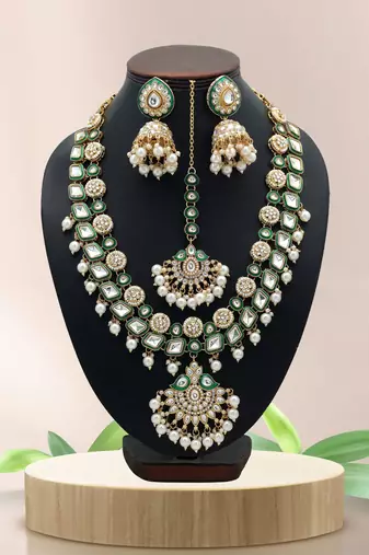 White color kundan necklace set