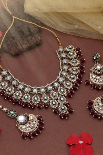 Maroon color kundan necklace set