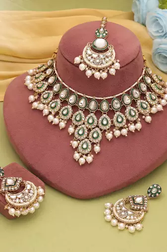 White color kundan necklace set