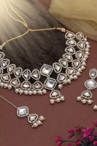 White color kundan necklace set