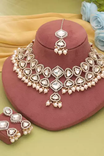 White color kundan necklace set