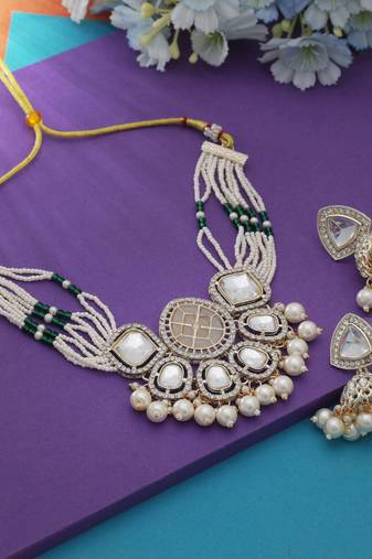 White color choker kundan necklace set