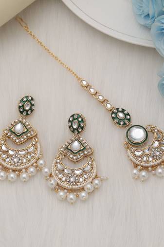 White color kundan earrings tikka set