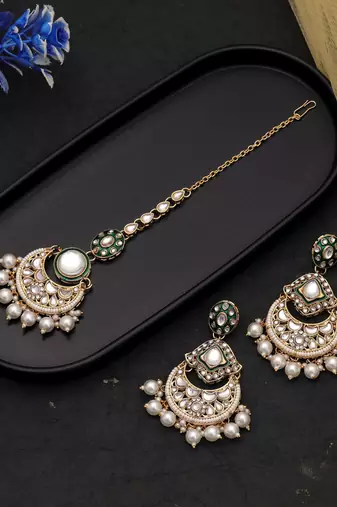 White color kundan earrings tikka set