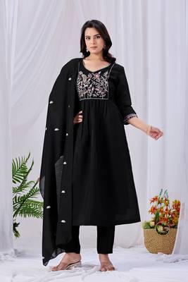 Black embroidered mul cotton kurta pant dupatta set | handwork & floral embroidery 1