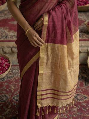 Wine colour handloom cotton saree with contrast border & tassels 2