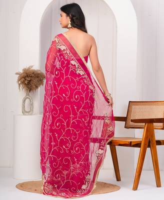 Magenta pink georgette saree with aari work 2