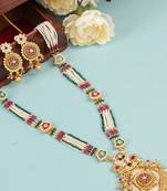   Exquisite gold-plated temple necklace set for a wedding look  