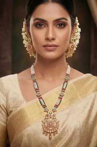   Exquisite gold-plated temple necklace set for a wedding look  