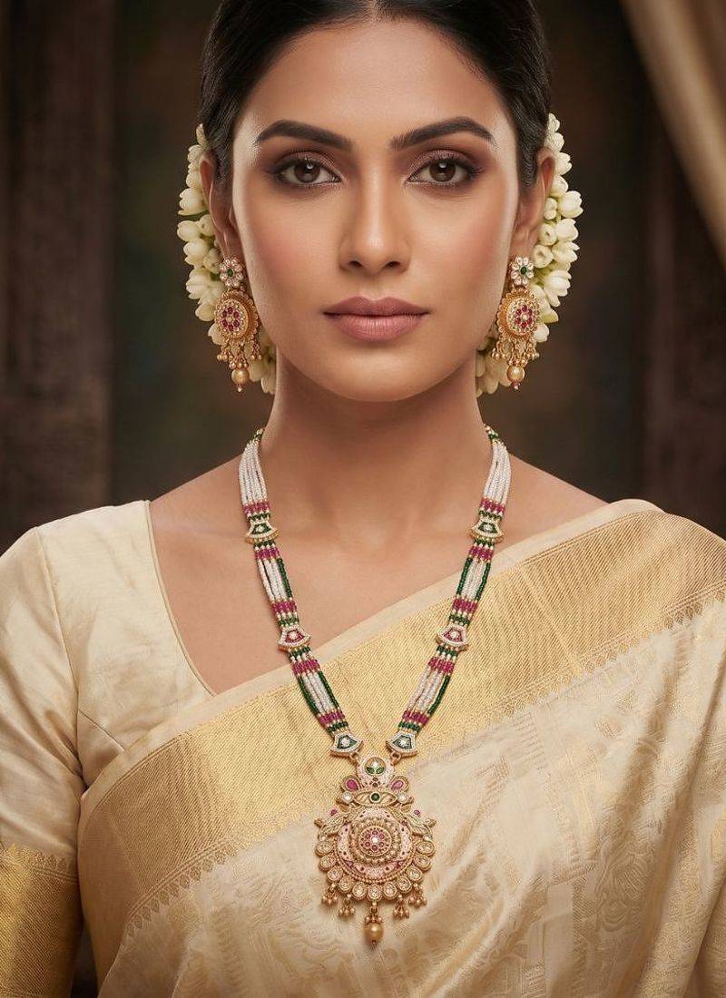   Exquisite gold-plated temple necklace set for a wedding look  