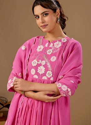 Pink embroidered mul cotton kurta pant dupatta set 2