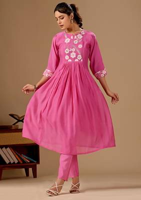 Pink embroidered mul cotton kurta pant dupatta set 3