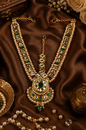 Square cut kundan bridal matha patti