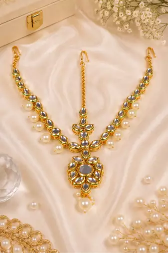 Pearl floral kundan passa matha patti
