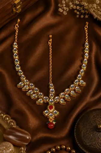 Royal Ruby Kundan Passa Matha Patti