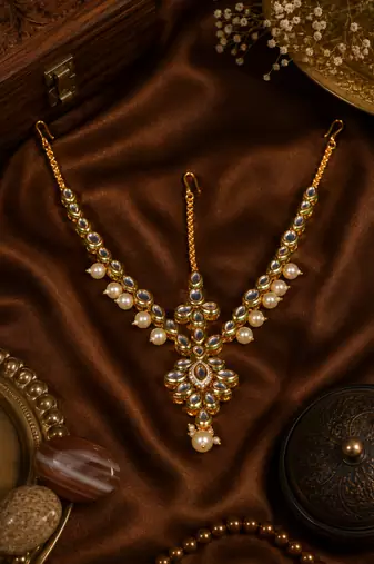Pearl leaf kundan passa matha patti