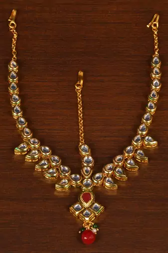 Royal Ruby Kundan Passa Matha Patti