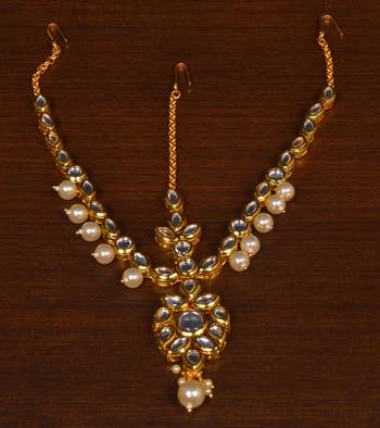 Pearl floral kundan passa matha patti 3