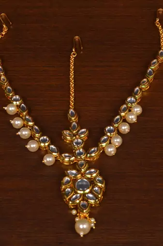 Pearl floral kundan passa matha patti