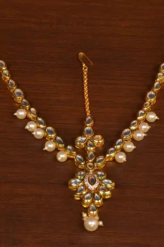 Pearl leaf kundan passa matha patti