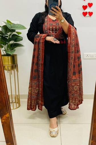 Floral embroidered pure cotton v neck kurta trouser & dupatta set