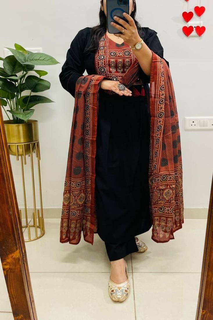 Floral embroidered pure cotton v neck kurta trouser & dupatta set
