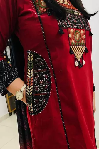 Floral embroidered pure cotton v neck kurta trouser & dupatta set