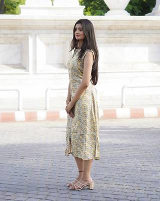 The Modern Classic Summer Bloom Belted Midi 2