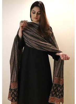 Women's Gorgeous Solid Viscose Chanderi Fabric Straight Kurta Pant and Dupatta Set 4