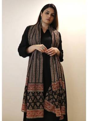 Women's Gorgeous Solid Viscose Chanderi Fabric Straight Kurta Pant and Dupatta Set 5