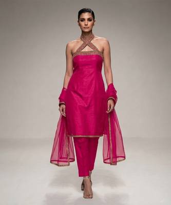 Pink embroidered silk kurta set 1