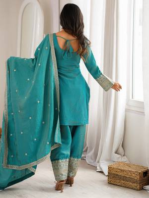 Turquoise vichitra silk kurta set with sequins jari embroidery dupatta 3