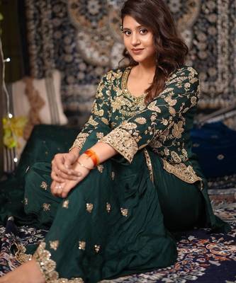 Green embroidered chiffon kurta set for women 3
