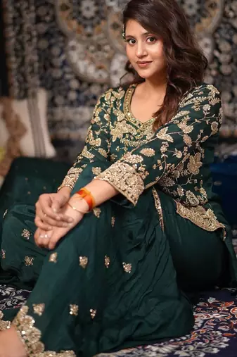Green embroidered chiffon kurta set for women