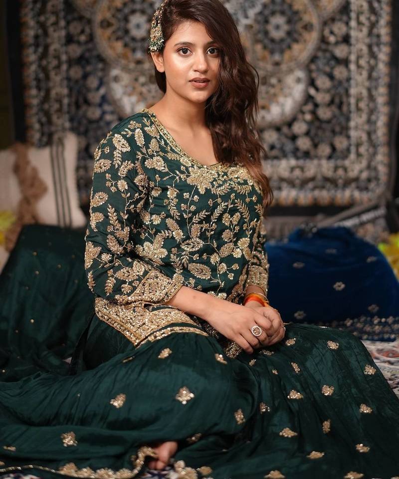 Green embroidered chiffon kurta set for women