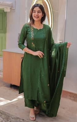 Green embroidered work kanchi cotton kurta set for women 2