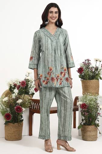Green floral printed cotton stitched co-ord set with pants for women