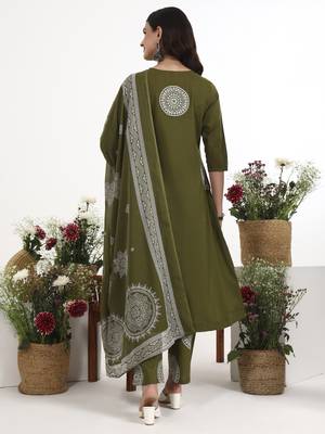 Green plain cotton stitched anarkali kurta set with dupatta for women 3