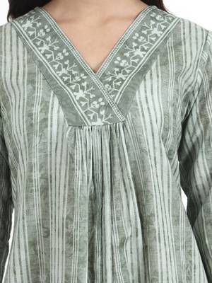 Green floral printed cotton stitched co-ord set with pants for women 4