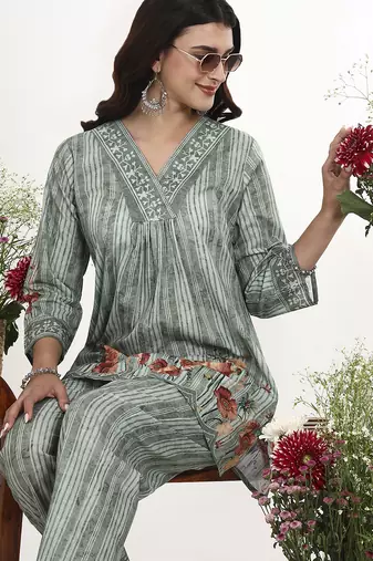 Green floral printed cotton stitched co-ord set with pants for women