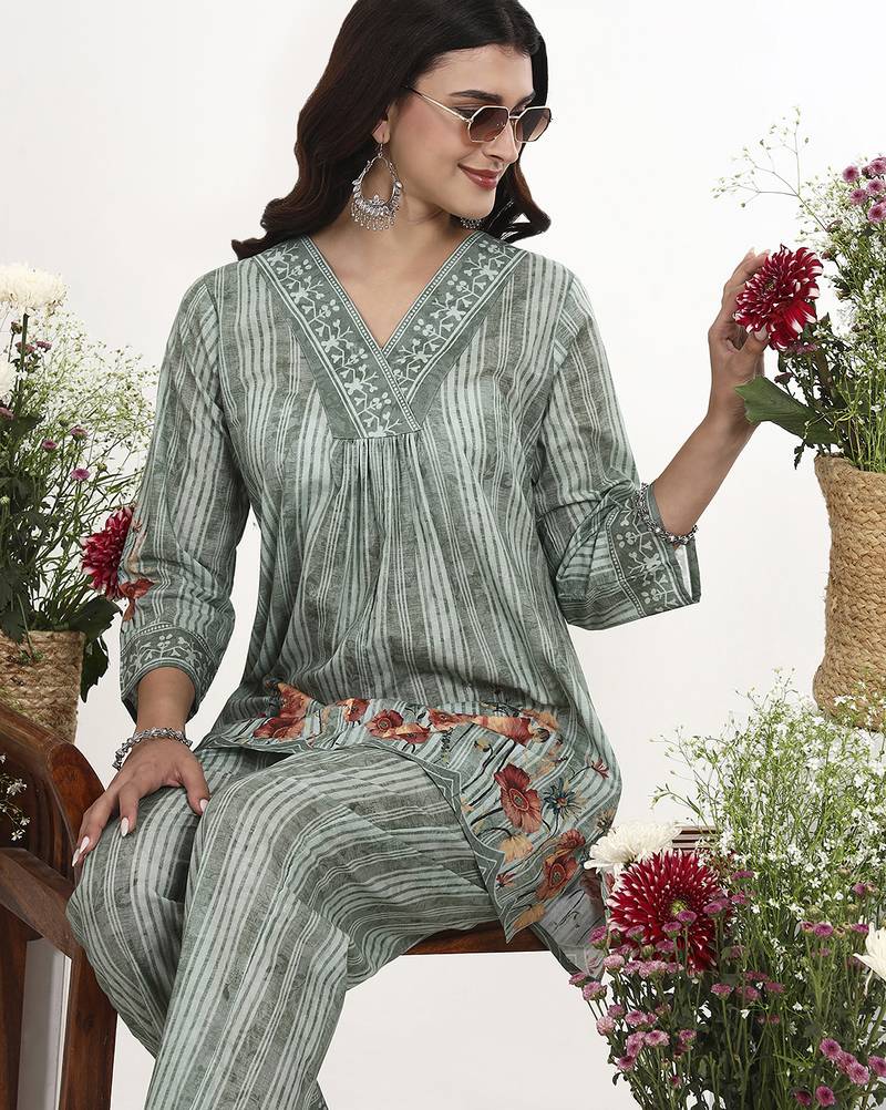 Green floral printed cotton stitched co-ord set with pants for women