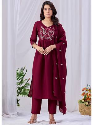 Women's maroon embroidered mul kurta pant dupatta set with pocket | handwork ethnic wear for women 1